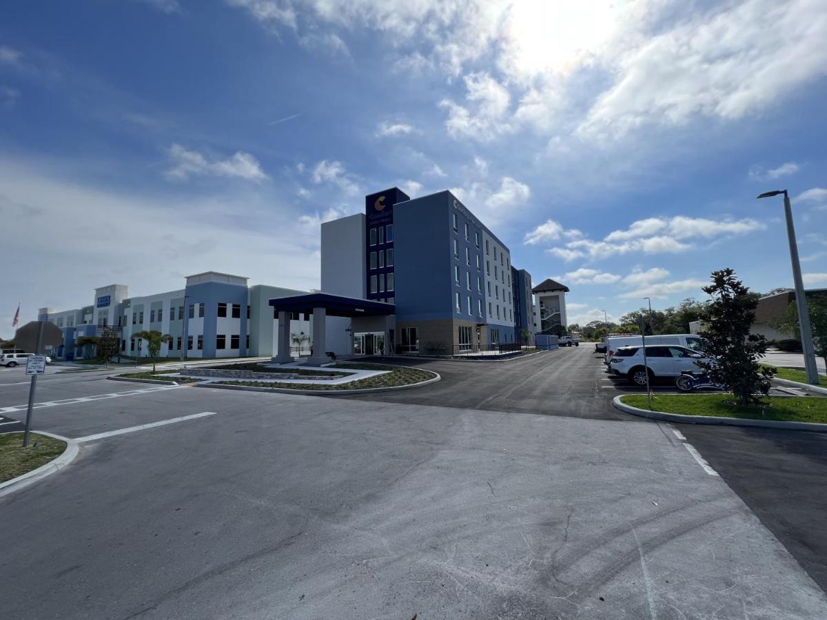 Comfort Inn & Suites New Port Richey Downtown District Exterior photo