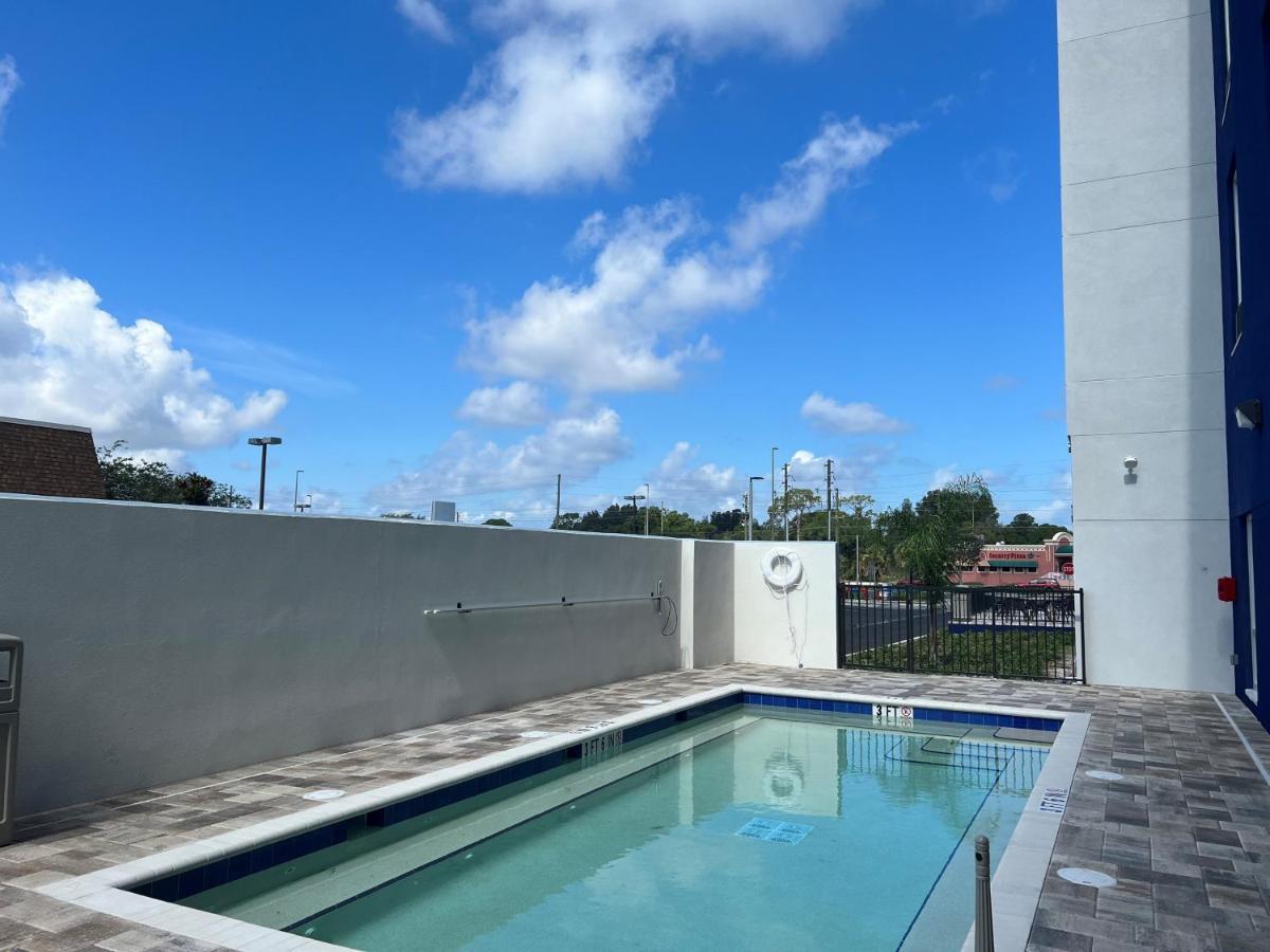 Comfort Inn & Suites New Port Richey Downtown District Exterior photo