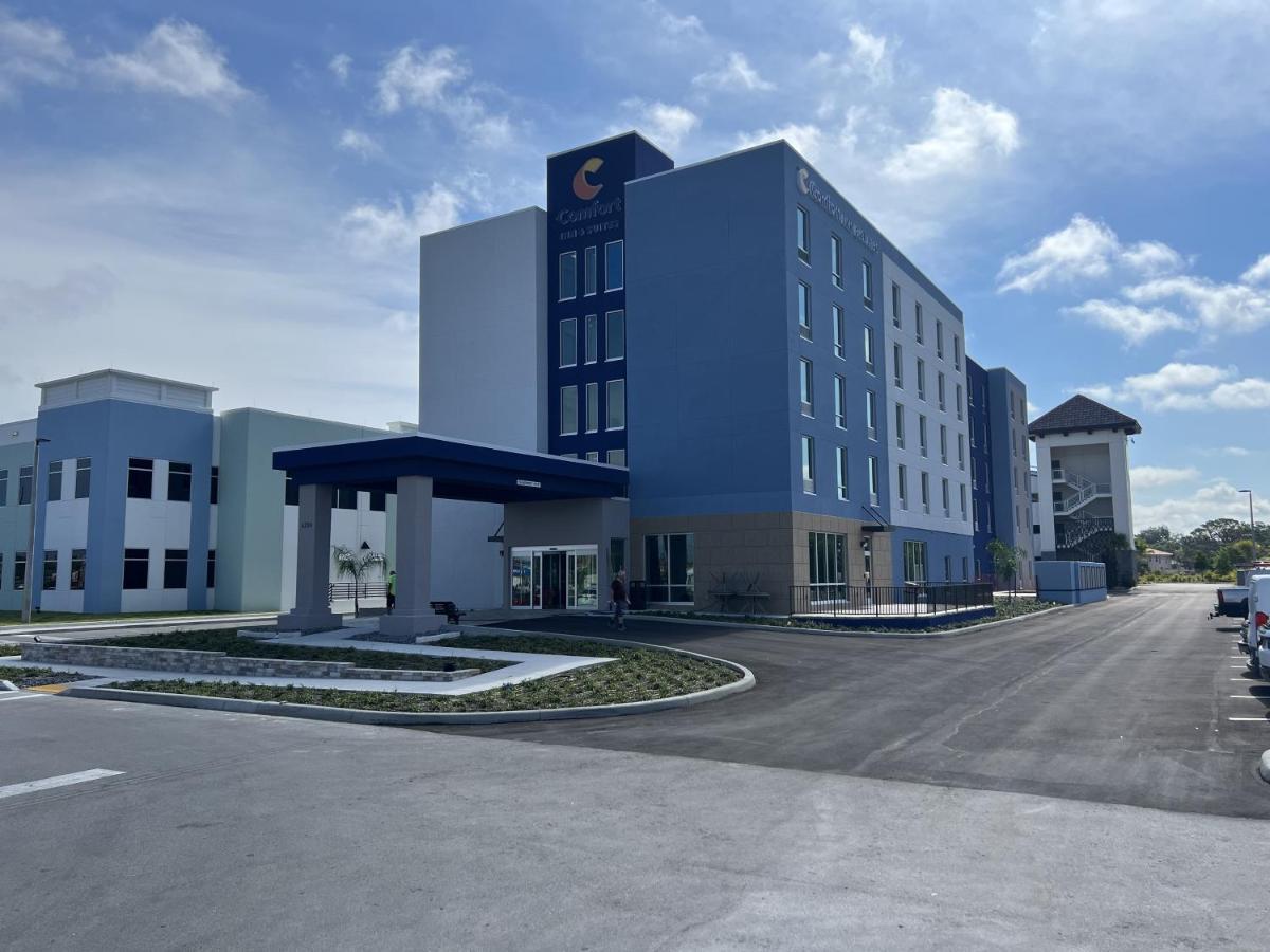 Comfort Inn & Suites New Port Richey Downtown District Exterior photo
