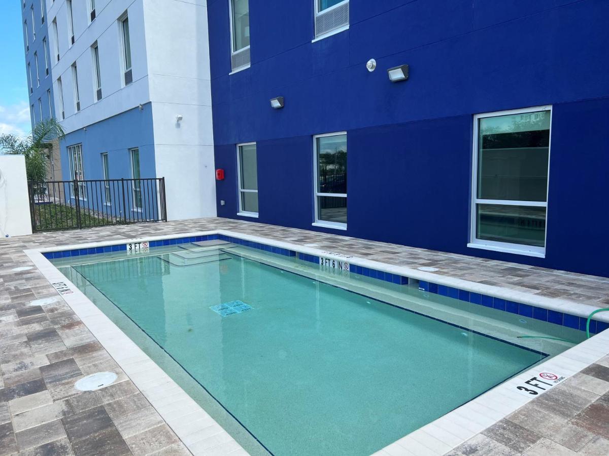 Comfort Inn & Suites New Port Richey Downtown District Exterior photo