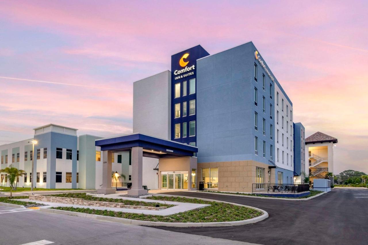 Comfort Inn & Suites New Port Richey Downtown District Exterior photo